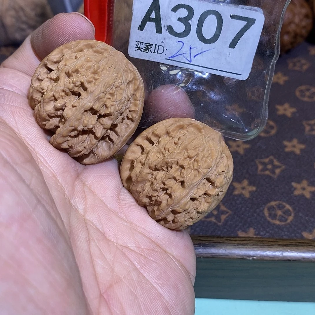 文玩核桃把件野生果。