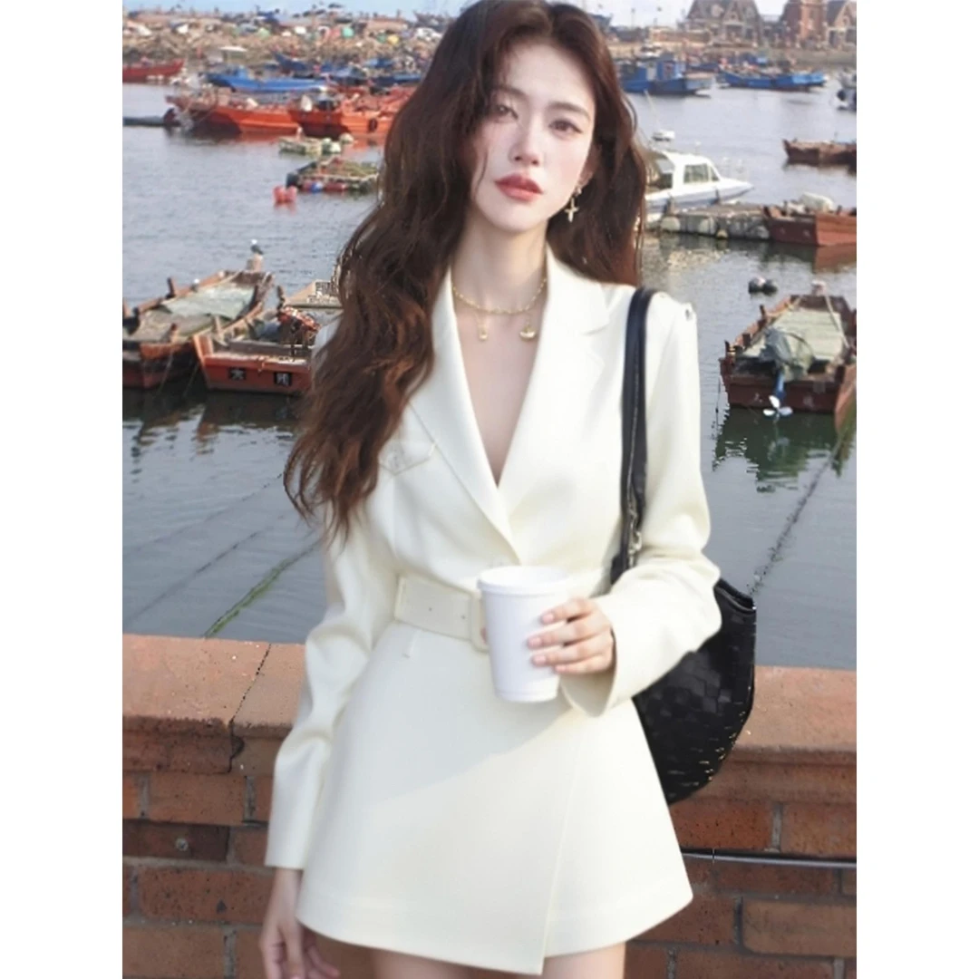 重要场合名媛风气质女神范西装裙秋季新款大方得体白色收腰连衣裙