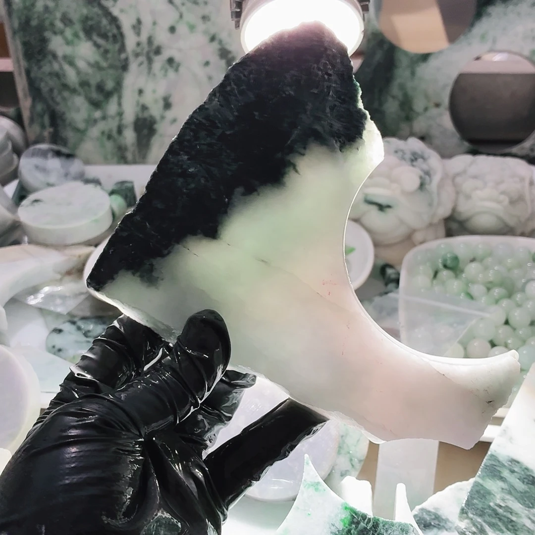 翡翠未镶嵌颈饰边角料