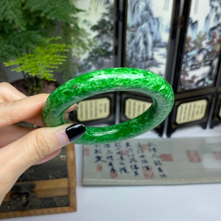 59.6老料阳绿满色圆条手镯 天然翡翠A货
