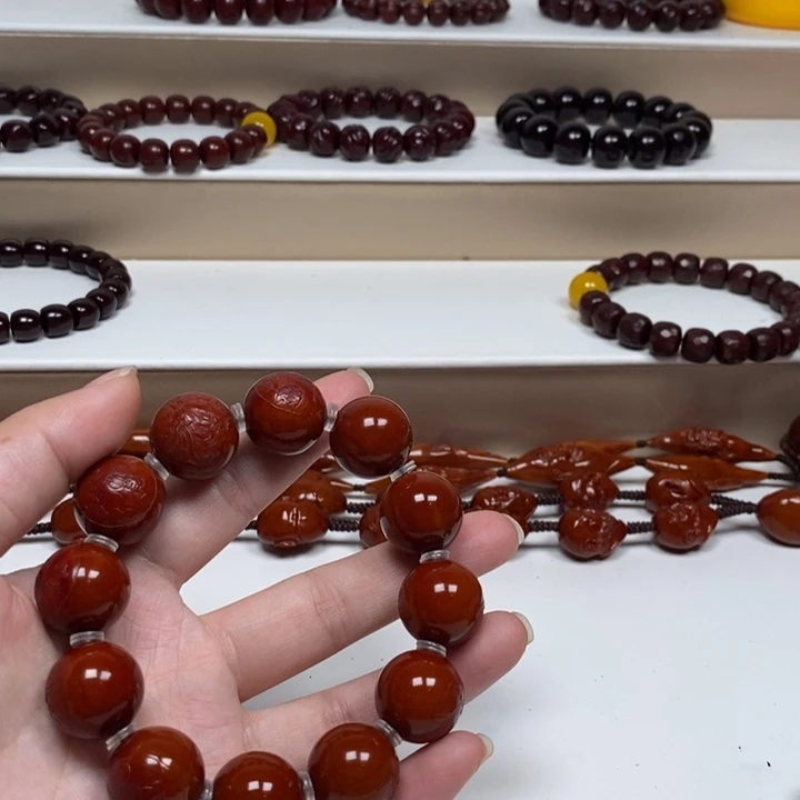 明***月橄榄核雕刻工艺的发展