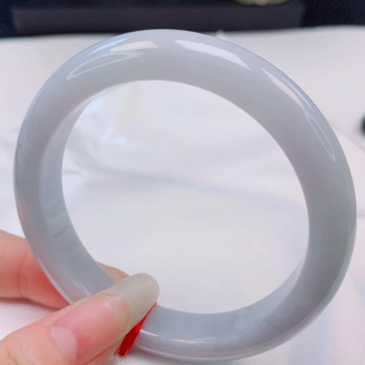 翡翠手镯未镶嵌55圈