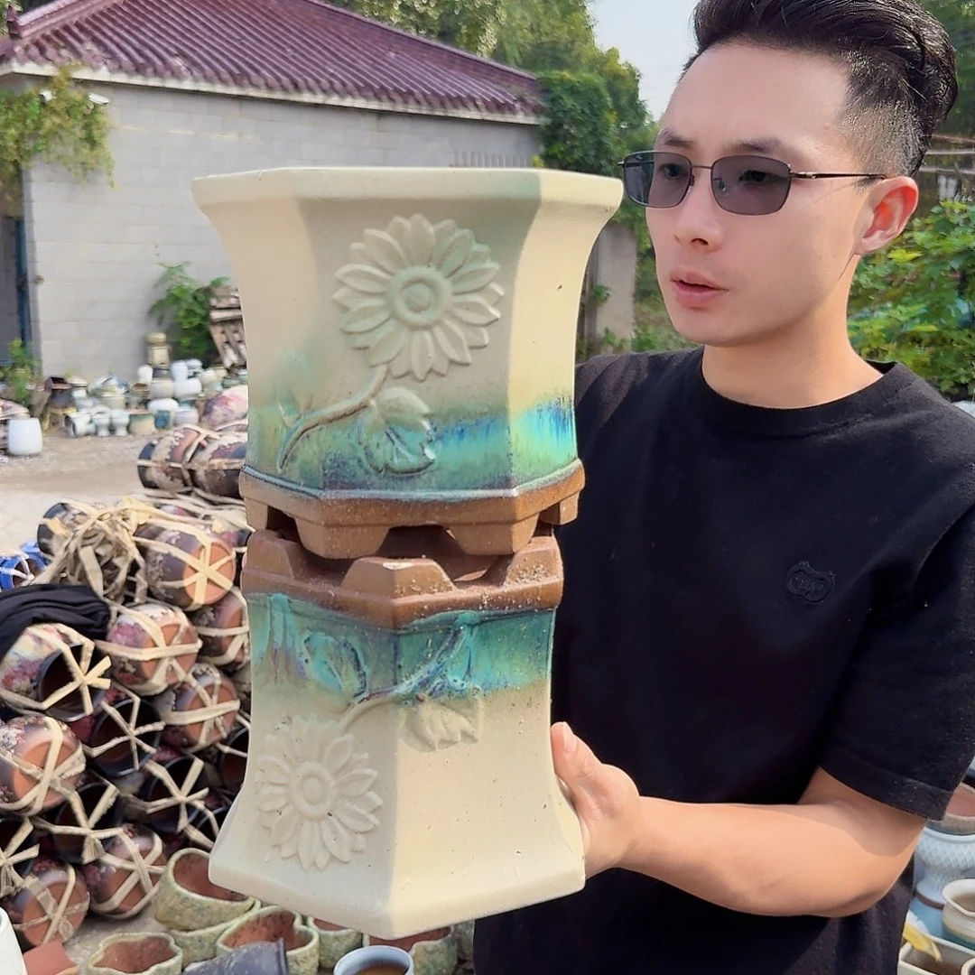 紫砂花盆口18高18（两个六角绿太阳花