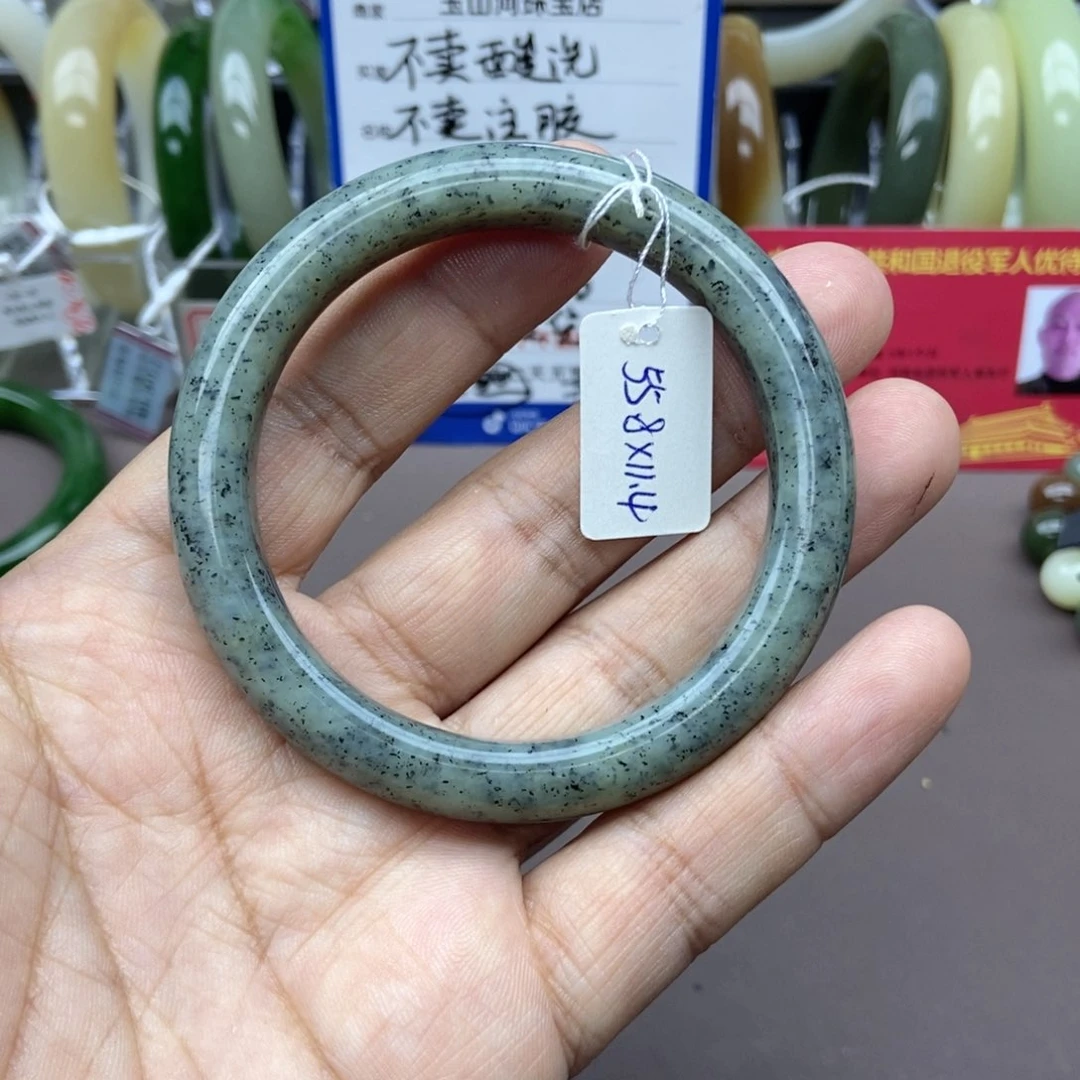 和田玉手镯未镶嵌大*