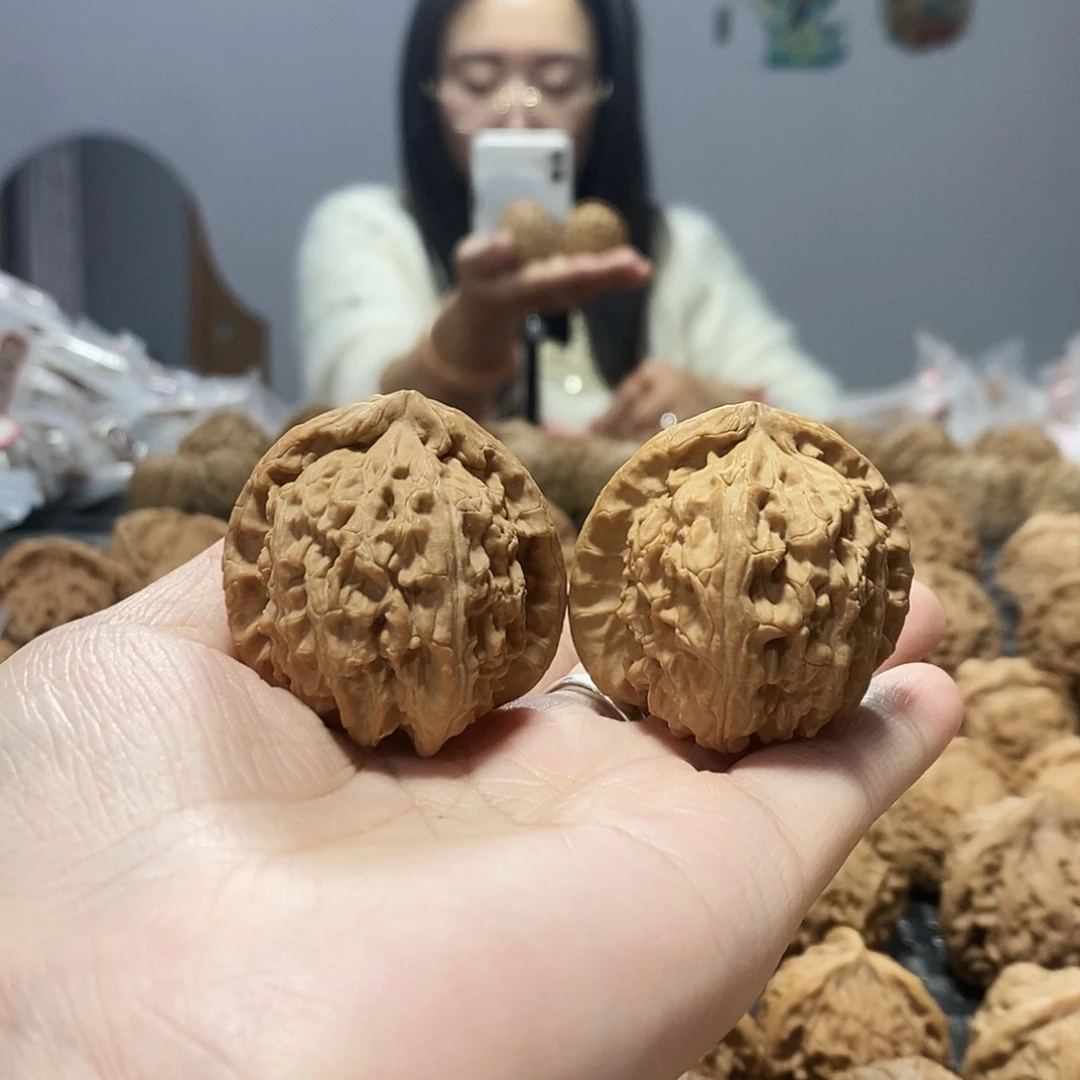 文玩核桃吊坠白狮子41