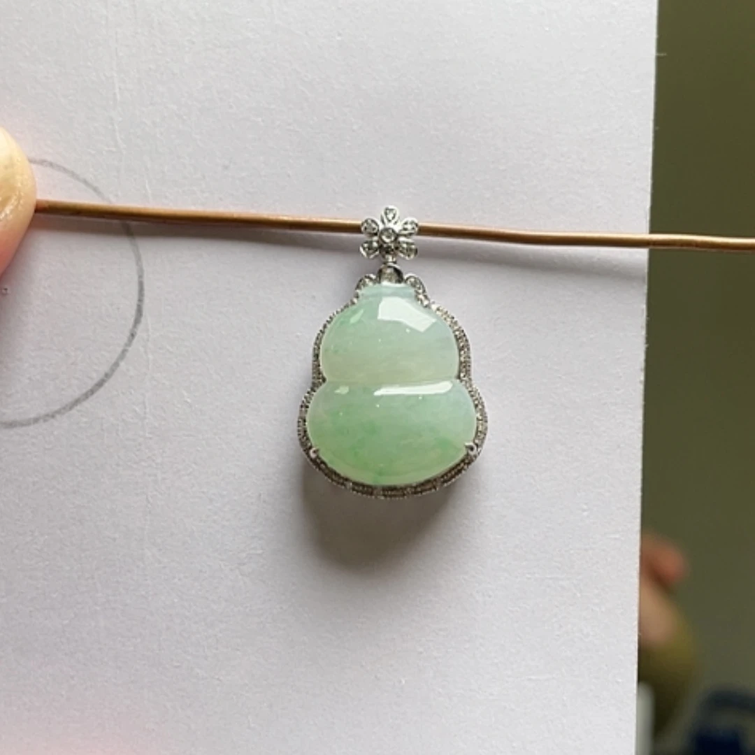 【闪购商品】吊坠(不含链)18K金镶嵌翡翠