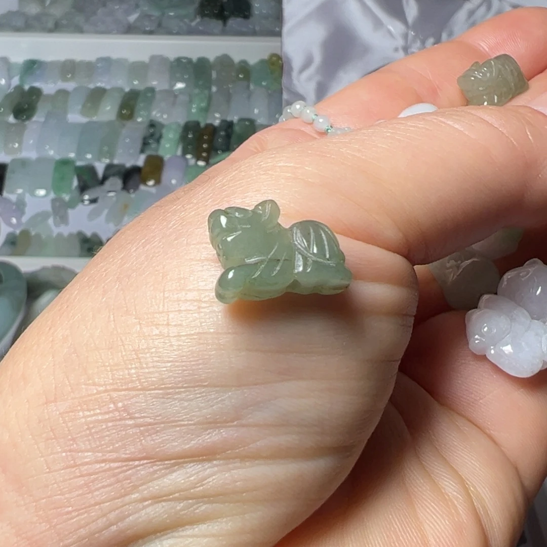 幸***物翡翠未镶嵌颈饰通孔老虎一个28.88