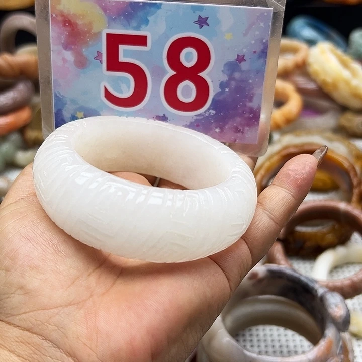 未镶嵌手镯石英岩玉