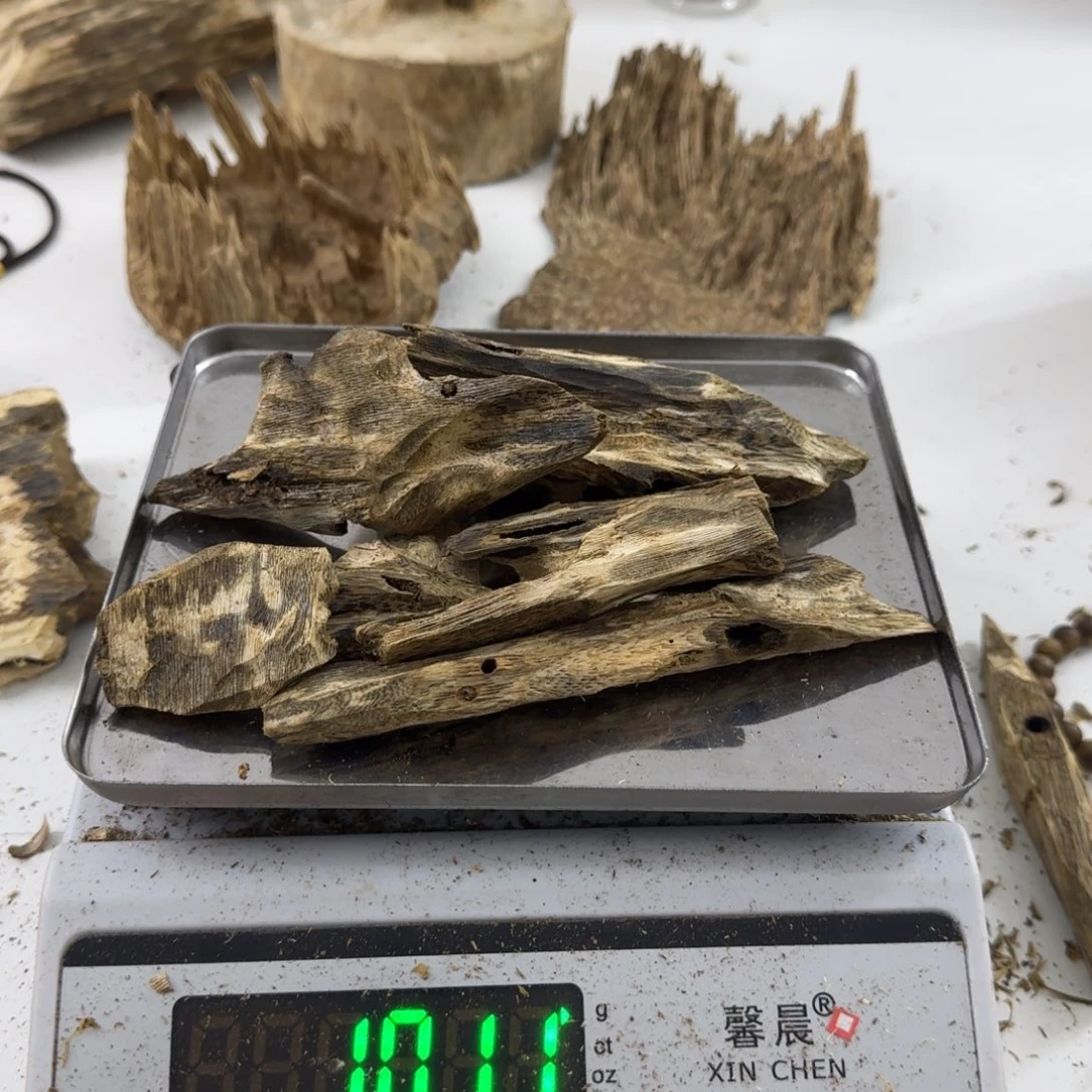沉香沉香碎屑绿绮楠存在101克