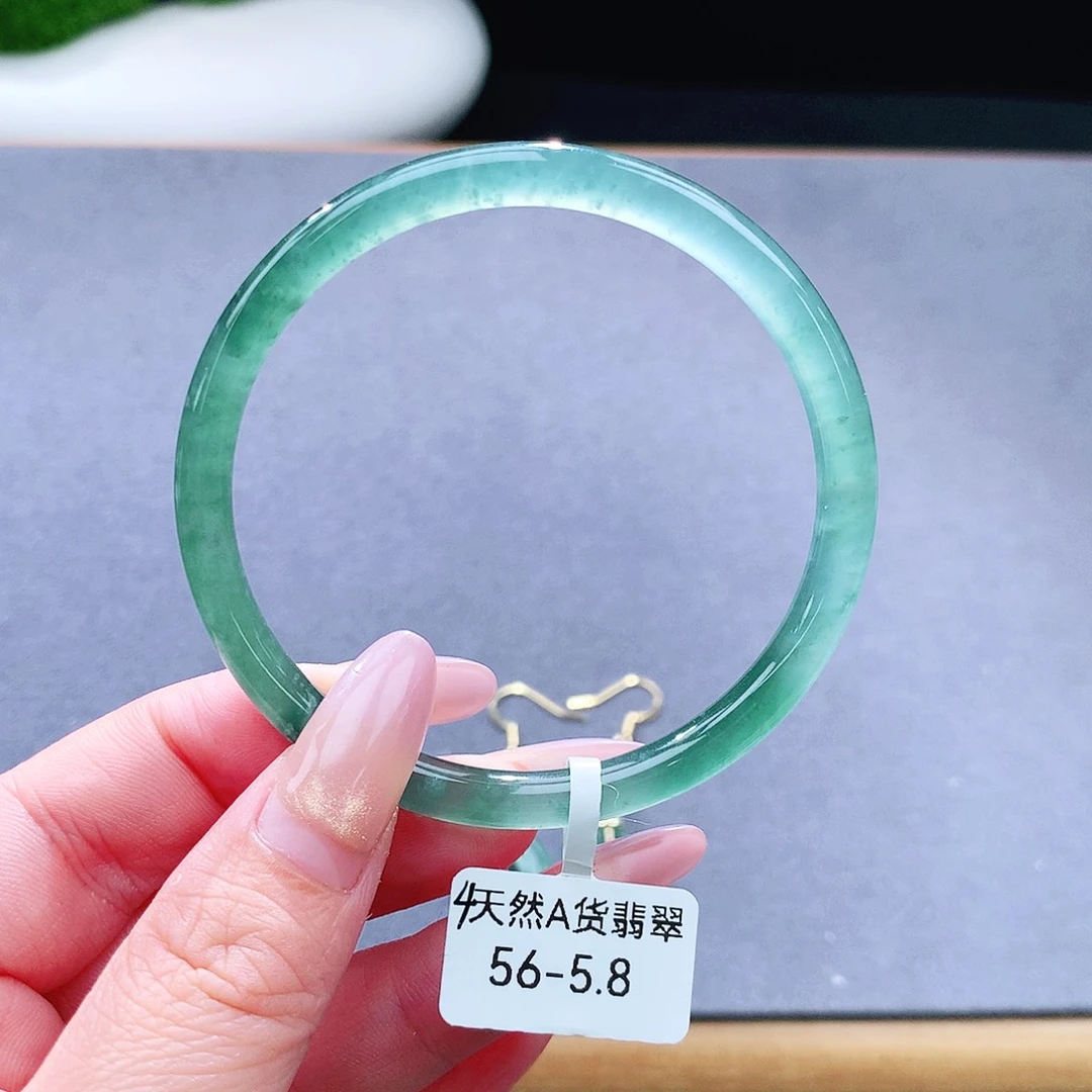 未镶嵌手镯（圆镯）翡翠