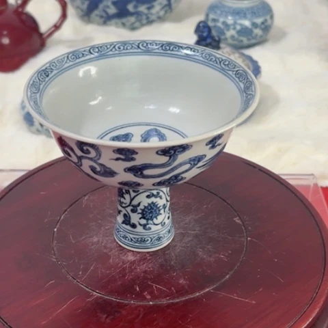 似****2一个青花凤纹饰高足杯