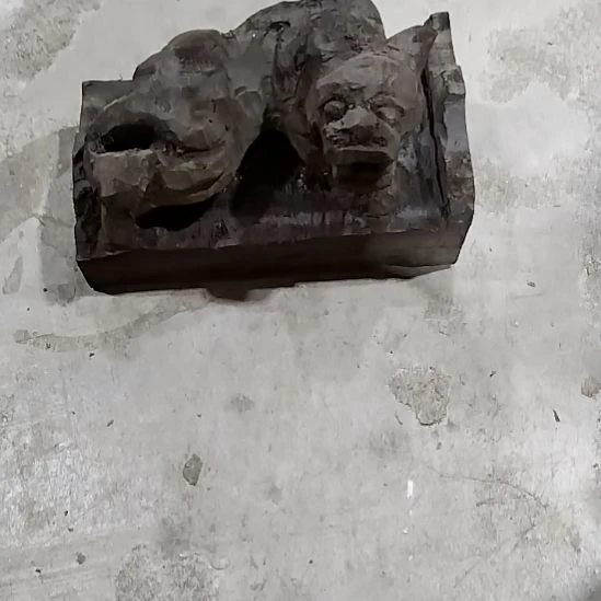 行***然黄色的装饰品摆件