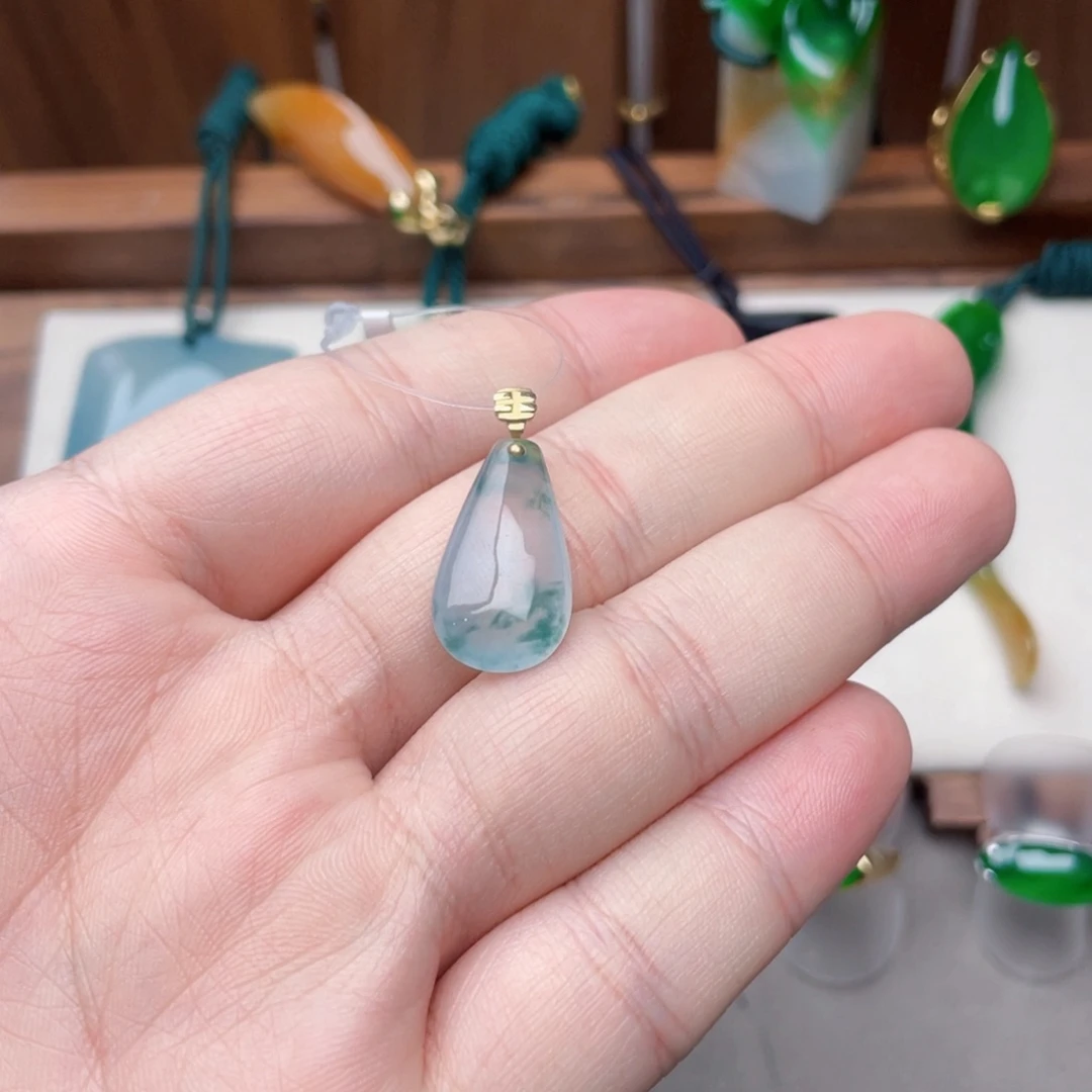 翡翠颈饰18K金镶嵌王朝阳翠语冰飘花吊坠