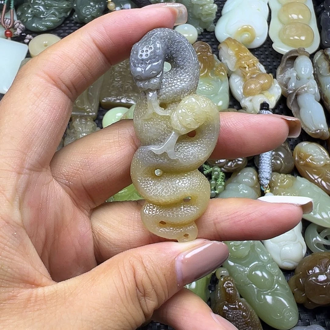 和田玉未镶嵌颈饰