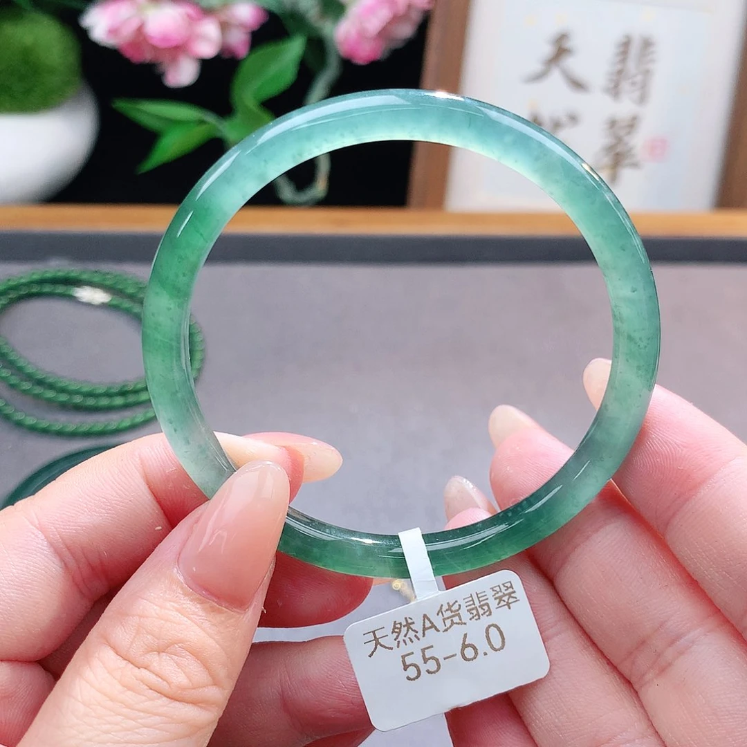 未镶嵌手镯（圆镯）翡翠