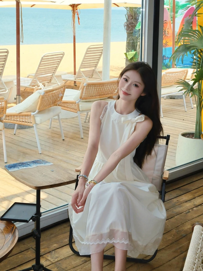 温柔风甜美挂脖连衣裙女夏季2025新款法式气质宽松显瘦无袖长裙子