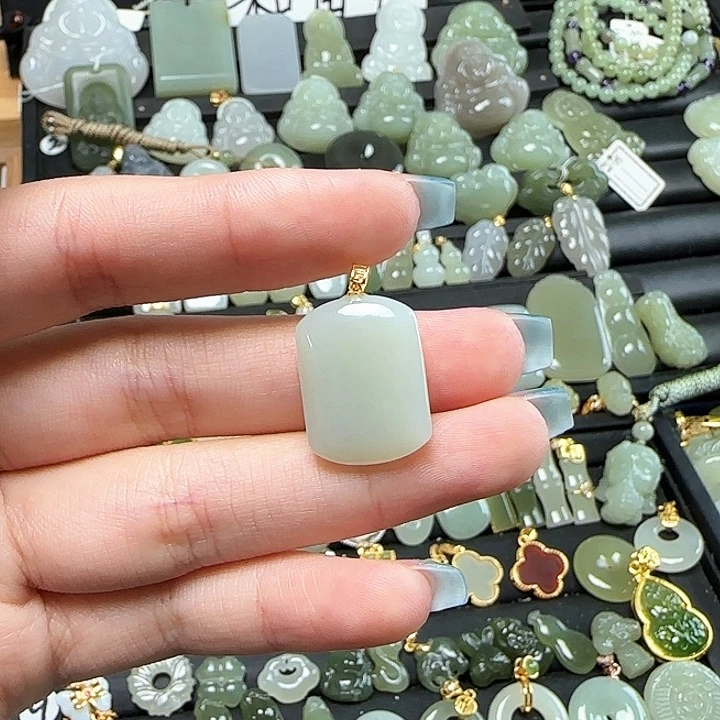 和田玉18K金镶嵌颈饰