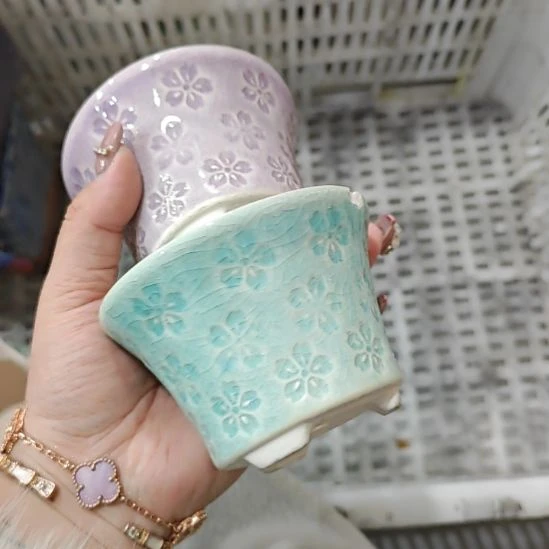 当场凑满15发货，不凑不发，花盆盆口不方不圆有针孔黑点矿点是正常