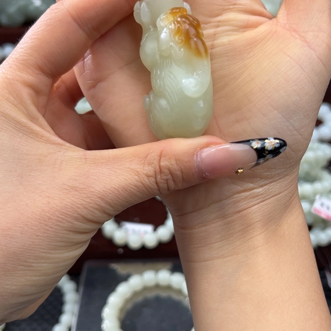 和田玉（糖玉）未镶嵌颈饰