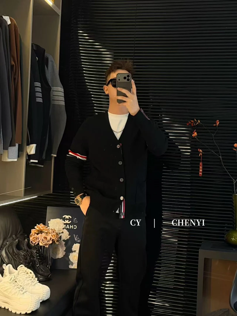 CEHNYI YI 2025新款百搭时尚拼色彩条V领外套毛衣纽扣男情侣同款