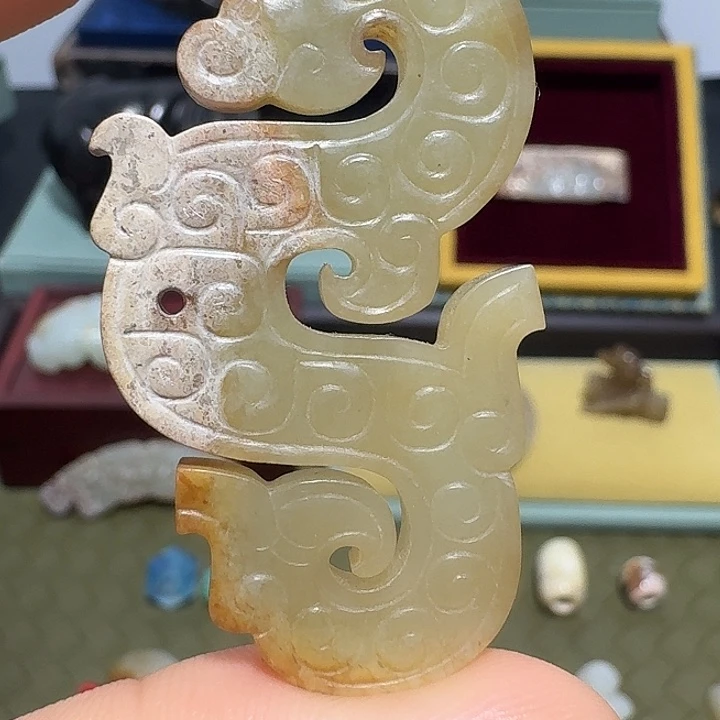 浮***寥和田玉未镶嵌颈饰