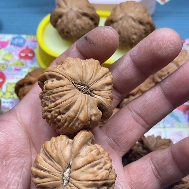 文玩核桃吊坠平*全品白狮子浮力