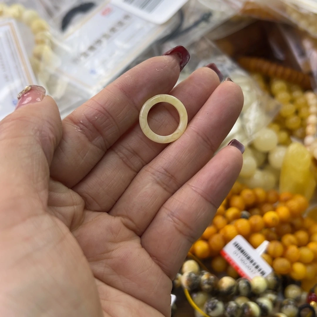 琥珀珠宝奇石未镶嵌