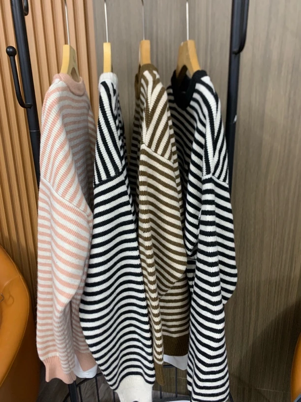 10256 百搭条纹小熊头针织衫