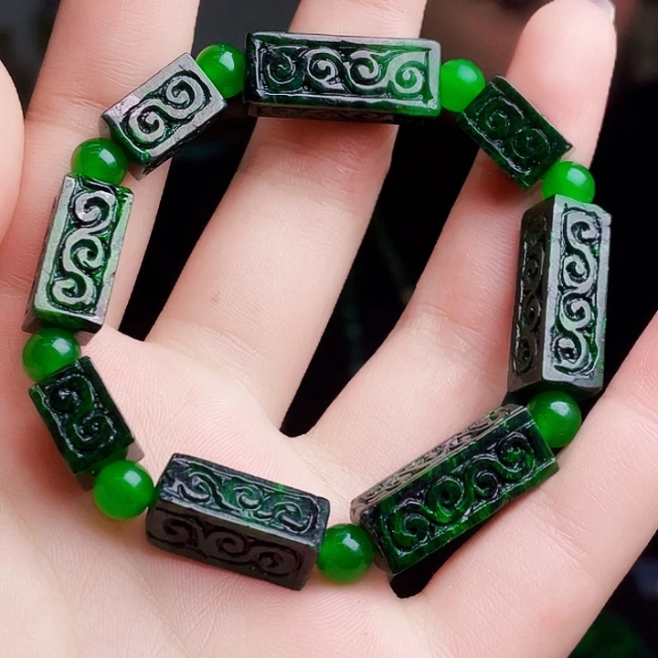 翡翠未镶嵌颈饰多样性