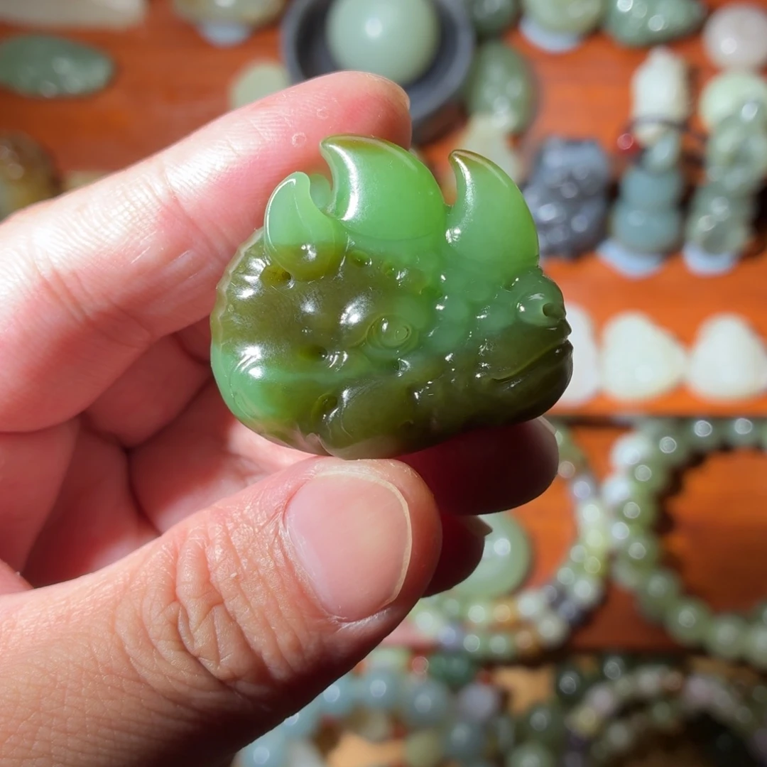 n***陈颈饰未镶嵌和田玉（碧玉）