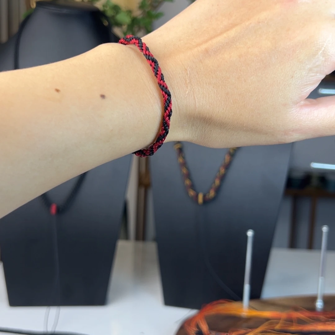 寓意很好的藏式金刚九眼不灭长寿手绳