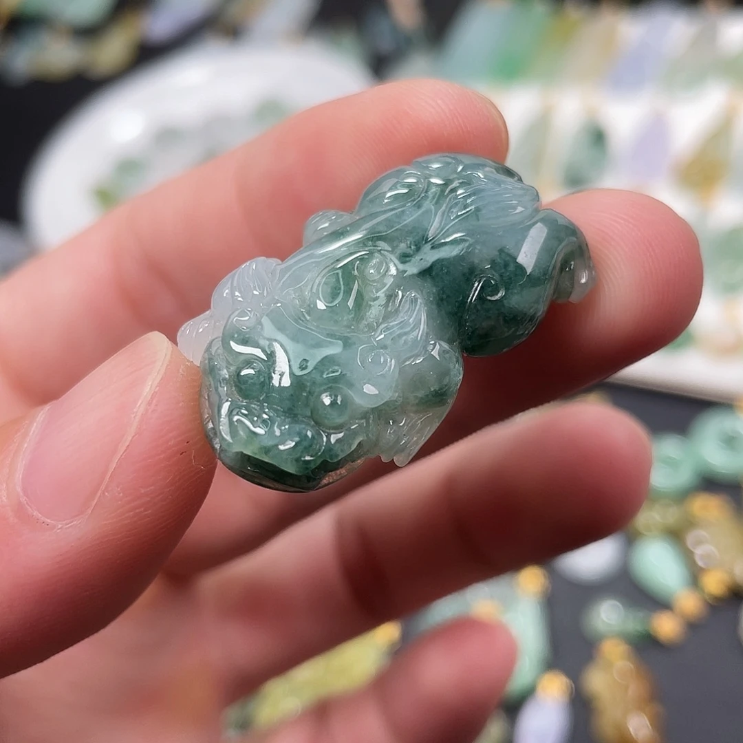 翡翠未镶嵌颈饰貔貅