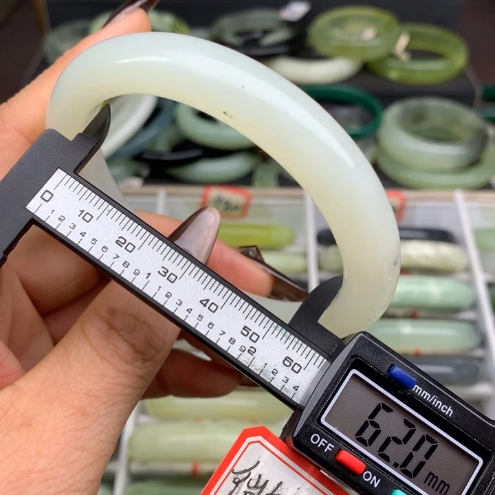 蛇纹石玉未镶嵌手镯985