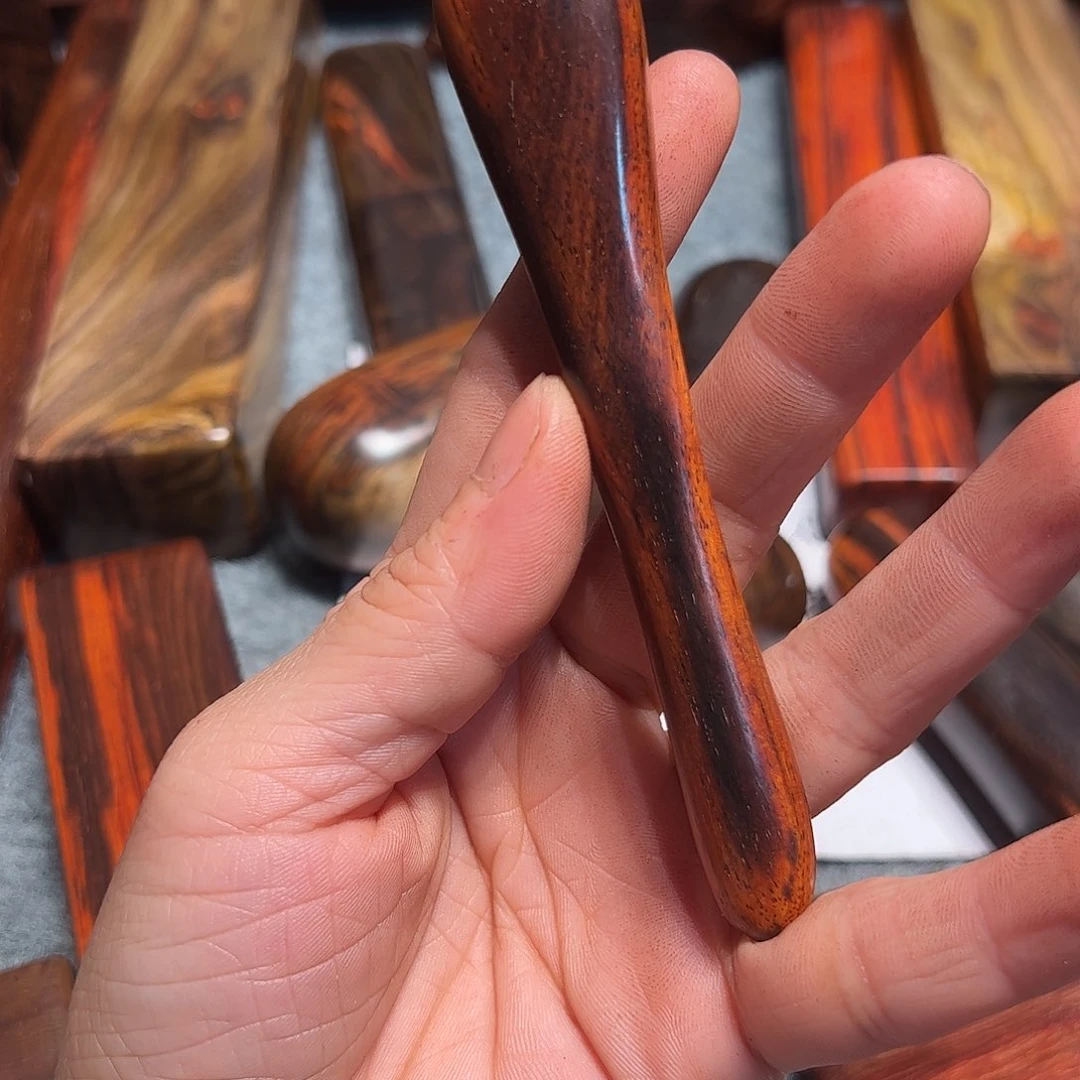 交趾黄檀（大红酸枝）文**功