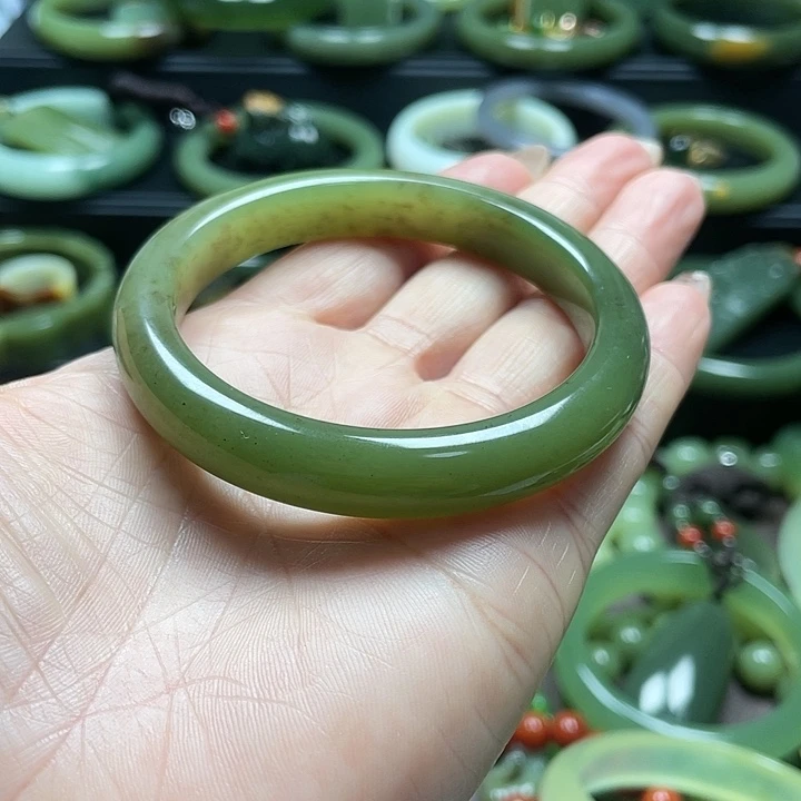 和田玉未镶嵌手镯