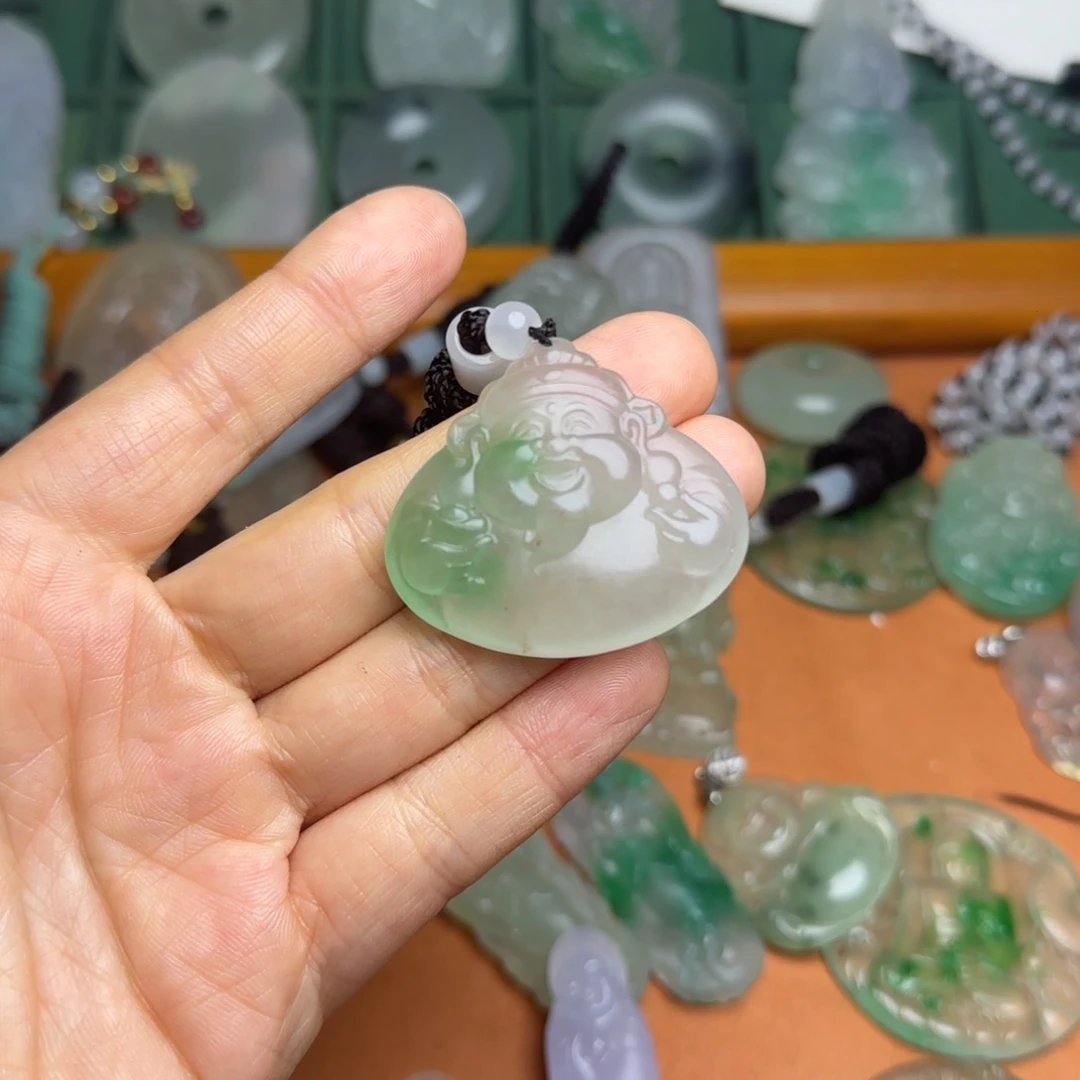 翡翠未镶嵌颈饰翡翠财爷