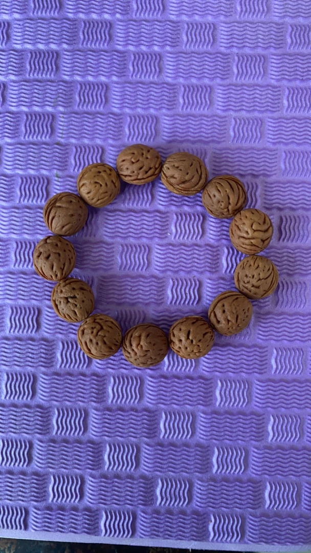 正月树摘 野生毛桃桃枭手串