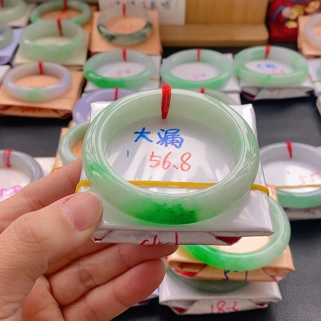 翡翠手镯未镶嵌麦*手镯