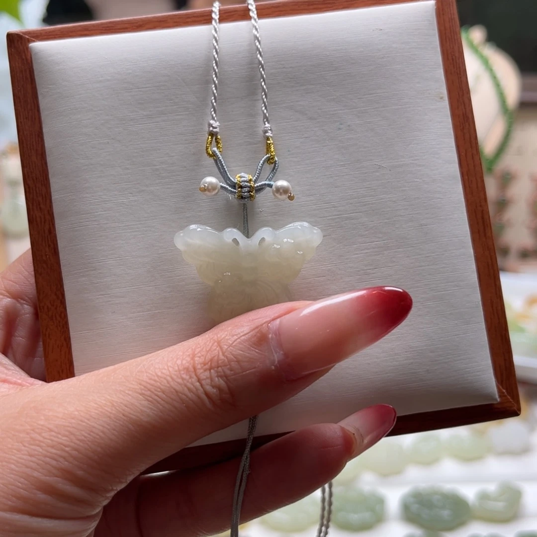 颈饰未镶嵌和田玉那****?