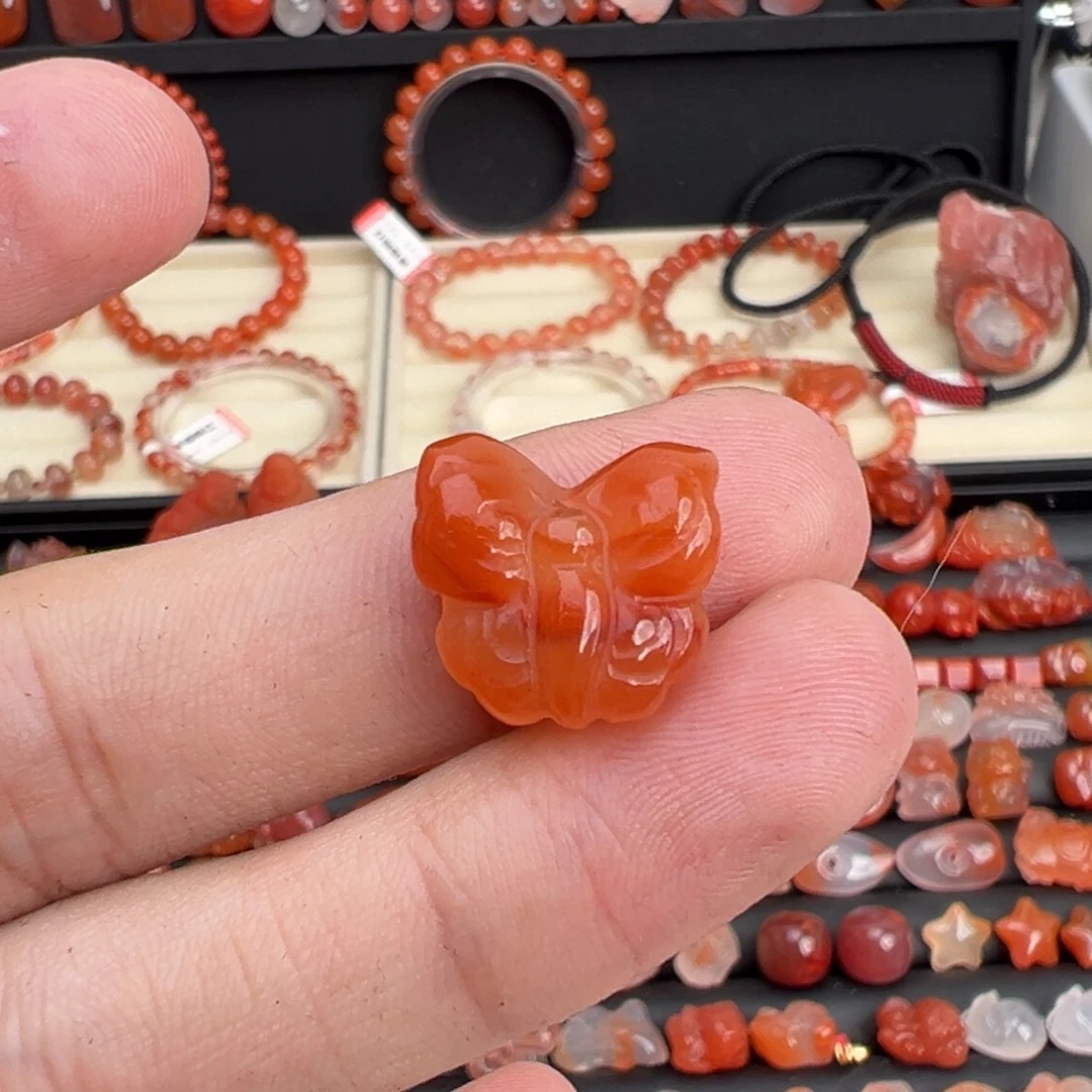 南红玛瑙未镶嵌颈饰蝴蝶