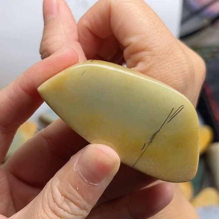 翡翠颈饰未镶嵌毛料