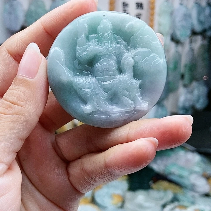 颈饰足铂镶嵌翡翠翡翠