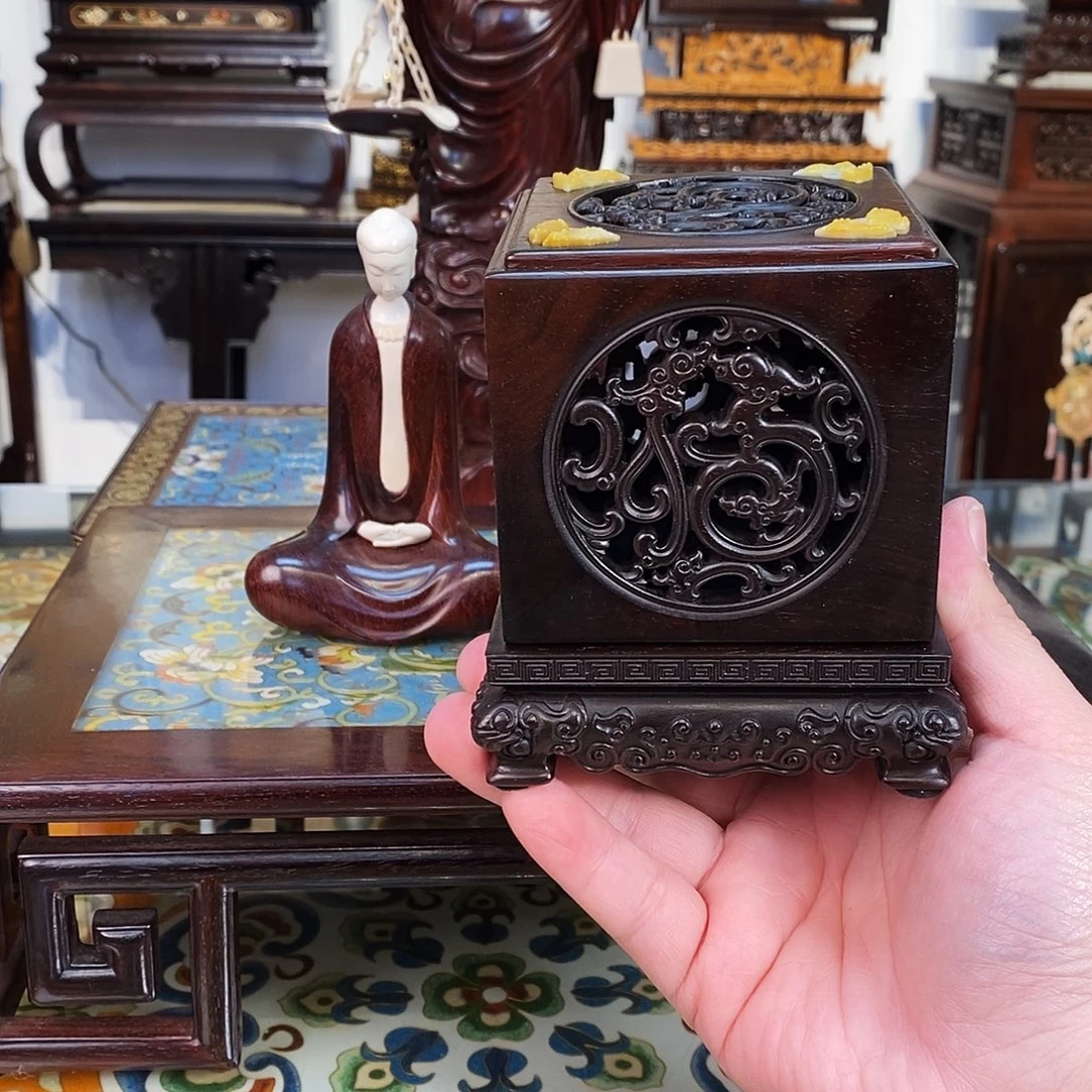 红酸枝木类成套家具大红酸枝香炉