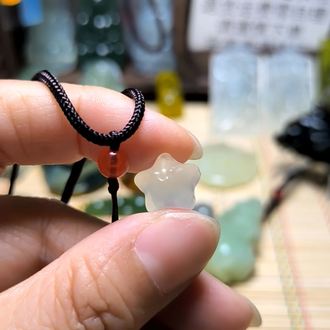 圣***）蛇纹石玉未镶嵌颈饰