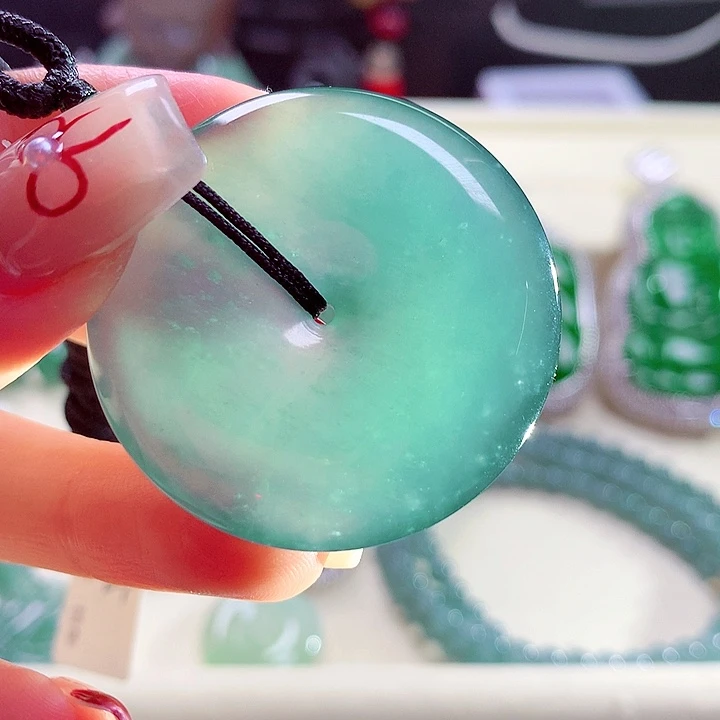 翡翠颈饰未镶嵌天然