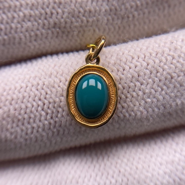 18K金镶嵌绿松石侧挂8.3mmAA419