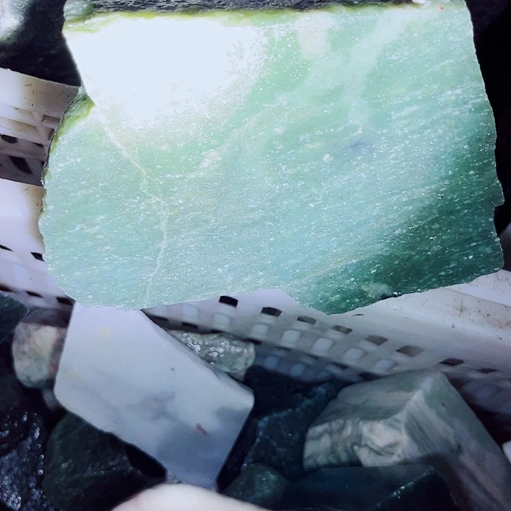 和田玉（糖玉）未镶嵌珠宝奇石