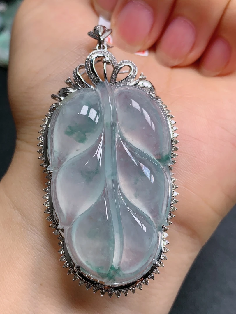 天然缅甸翡翠A货18k高冰大叶子气质精美尺寸44+26+6.5  643