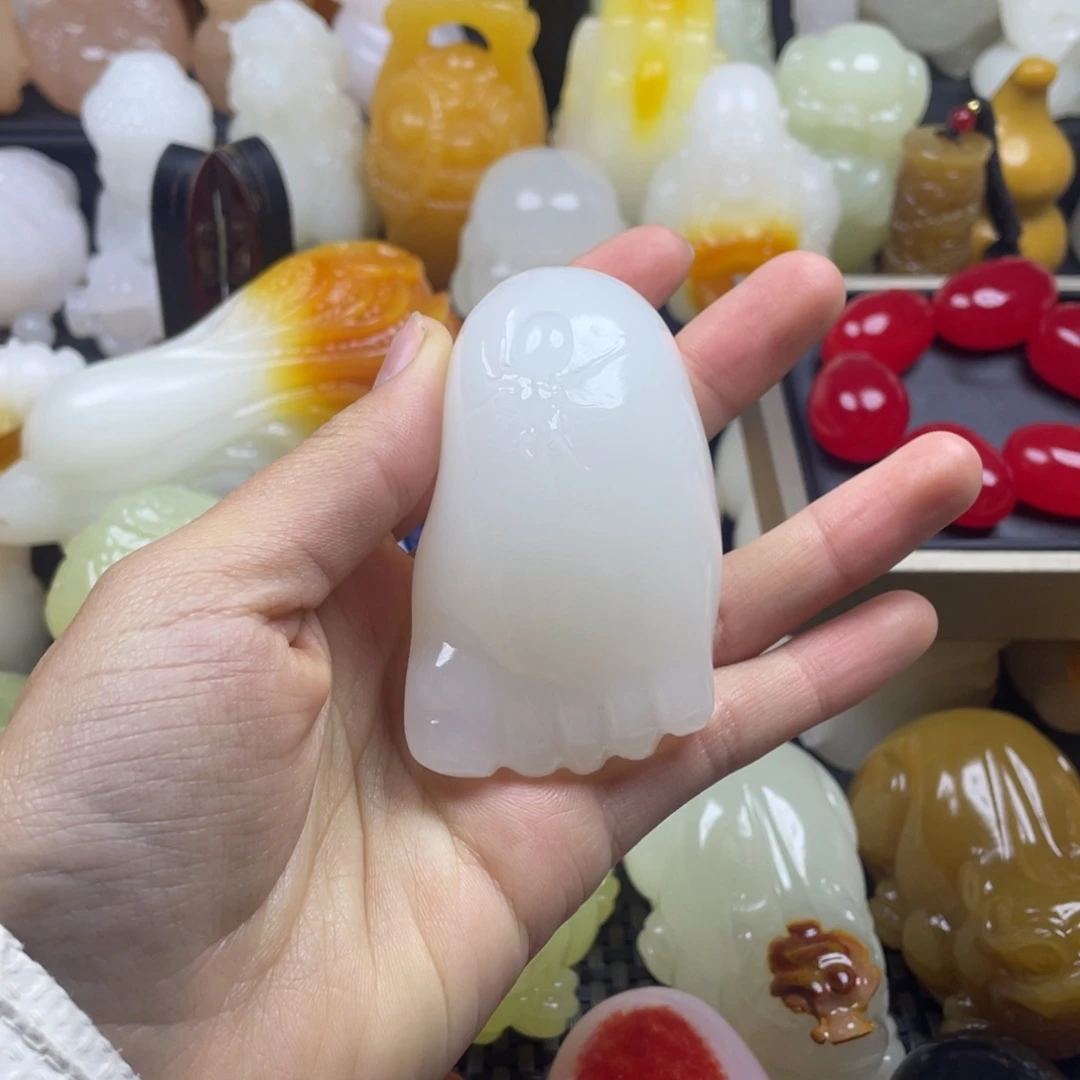 玉石雕刻把件  知足常乐