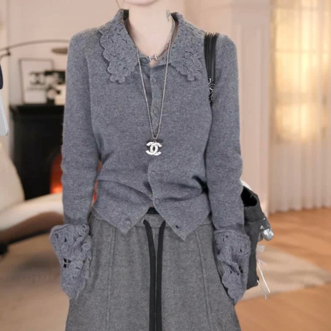 慵懒风翻领镂空钩花针织开衫女2025秋冬款灰色修身显瘦百搭打底衫